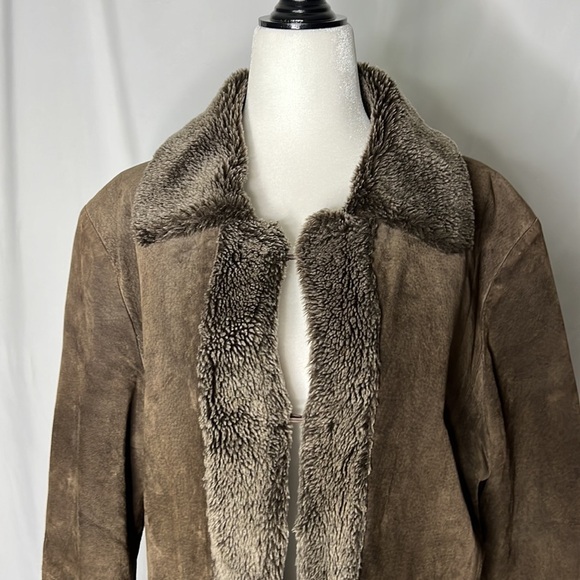Danier Mid Length Brown Suede Coat with Shearling Trim size Medium - Picture 3 of 12